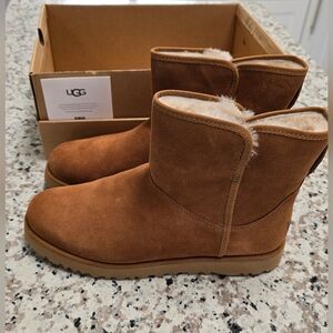 NWOT in box UGG Cory 2 Bootie